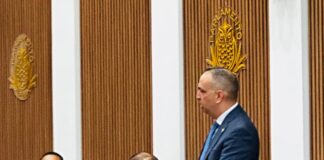 Parlamentario Dangui Oduber: Mocionnan Unanime. Cero Accion. Pakico? Parlamento a aproba; Gobierno a ignora; E placa tāey; E boluntad politico no