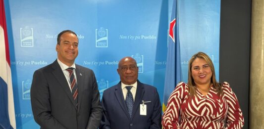 inister Geoffrey Wever ta invita sector comercial Arubano pa amplia oportunidadnan di negoshi na HUB CƔmara Santo Domingo 2026