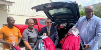 Gobierno di Merca ta duna material di scol pa sostene iniciativa di “Back to School” na Corsou