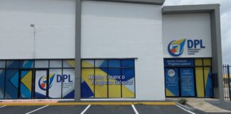 INVESTIGACION ATROBE NA UN DEPARTAMENTO DI GOBIERNBO: Landsrecherche a drenta oficina di DPL y a confisca materialnan