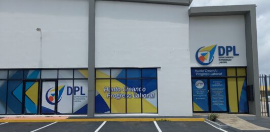 INVESTIGACION ATROBE NA UN DEPARTAMENTO DI GOBIERNBO: Landsrecherche a drenta oficina di DPL y a confisca materialnan