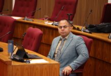Parlamentario Eduard Pieters ta keda cuestiona e uzo di 16 miyon florin y kier sa unda e placa di ATA ta bay