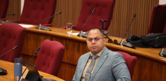 Parlamentario Eduard Pieters ta keda cuestiona e uzo di 16 miyon florin y kier sa unda e placa di ATA ta bayĀ
