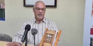 Programa cu presentacion di e buki โWillem Rasmijn, storia di su bida y di e keintura di oro Arubanoโ, na Biblioteca Nacional Aruba, Oranjestad
