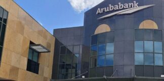 Aruba Bank a sostene Arubaanse Padvindsters Gilde (APG) cu un set nobo di drum