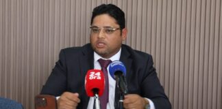 Parlamentario di AVP, John Hart: “Aruba no por sigui laga inmigracion core riba piloto automatico”