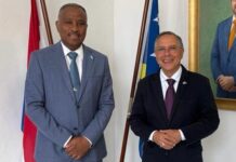 Minister Arthur Dowers di bishita cerca Gobernador di Corsou