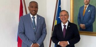 Minister Arthur Dowers di bishita cerca Gobernador di Corsou