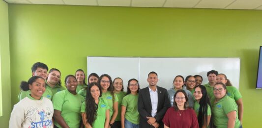 Dennerich Kelly ta conecta educacion, politica y calidad di cuido