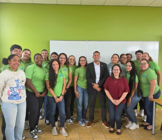 Dennerich Kelly ta conecta educacion, politica y calidad di cuido