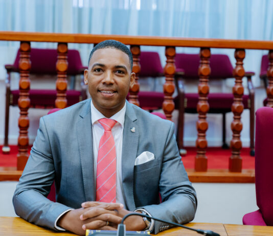 Parlamentario Hendrik Tevreden: Incertidumbre y falta di direccion ta preocupa trahadornan di DPL: E parlamentario ta exigi claridad na e Minister encarga tocante e futuro di e departamento y proteccion di e mercado laboral local