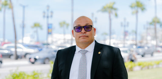 Parlamentario Edgard Vrolijk: Biahe cu jet priva pa Corsou: Rendicion di cuenta di un Minister: Ki ora si y ki ora no?