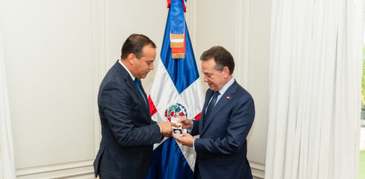 Minister Wever ta reuni cu Minister di Asuntonan Exterior di Republica Dominicana pa fortalece cooperacion economico bilateral