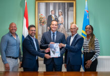 Minister Geoffrey Wever ta comparti cu den 2025 FreeZone Aruba ta bolbe haci ganashi pa di dos aña, despues di añanan di perdida