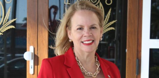 Evelyn Wever-Croes: Aruba ta den crisis, y gobierno su prioridad ta pa hisa salario di director