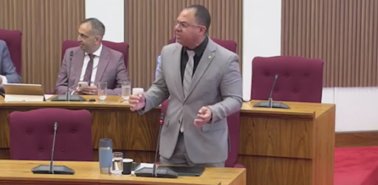 Parlamentario Eduard Pieters: โParlamento no ta un stempel pa Gobierno uza ora ta convenienteโ PPA ta confronta Gobierno riba LNT: โPa aeropuerto y HOFA nan no a pidi nos opinion. Pakico awe, diripiente, nos โgevoelensโ ta importante?โ