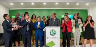 Era di Relevo: Mike Eman despues di 25 aรฑa na cabes ta anuncia transferencia di liderazgo di AVP na Wendrick Cicilia dia 4 di october