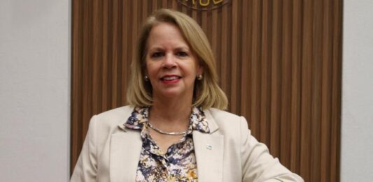 Gobierno AVP/FUTURO a privilegia schiphol y lubida profesionalnan local: Excepcion pa Schiphol si, pero no pa SETAR WEB ni ELMAR? MEP ta pidi claridad