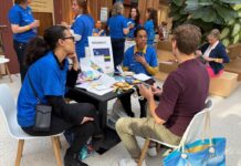 Islanan ABC bon representa durante Talen en Cultuurdag na Universiteit Leiden