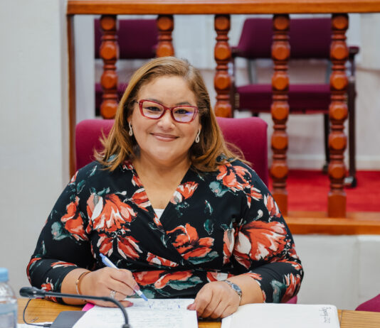 Parlamentario Shailiny Tromp-Lee: Ta urgi Prome Minister Eman pa sinta mesora cu e Tour Operators urgentemente pa salba trabou di casi 1000 mama y tata di famiaÂ