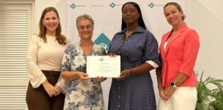 Sabrine Setrodjemino a gradua como Bachelor den Organization, Governance and Management (OGM)
