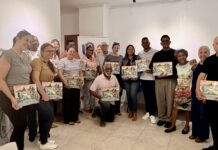 Fundacion Lanta Papiamento cu entrega di buki na e docentenan di Papiamento