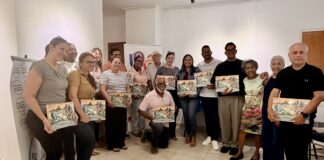 Fundacion Lanta Papiamento cu entrega di buki na e docentenan di Papiamento