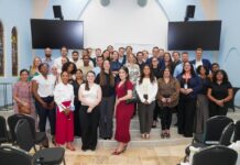 Evelyn Wever-Croes ta felicita Marcel Daniëls di Haagse Hogeschool cu e condecoracion real pa su trabou pa reino y pa Aruba