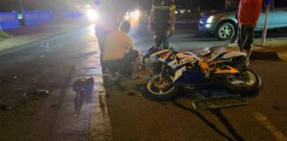 Auto a bira dilanti un motorcycle sin dun’e preferencia na Macuarima