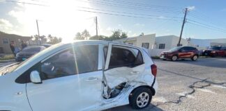 Chauffeur turista den auto di huur no a duna preferencia y a causa un accidente na Caya Frere Alexius