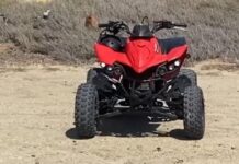 Dama turista coriendo quadracer a subi un serito banda di caminda y a bolter!