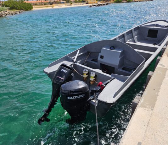 Wardacosta Ta Intercepta Boto ku Tres Indocumentado Dominicano cerca di Rodgers Beach
