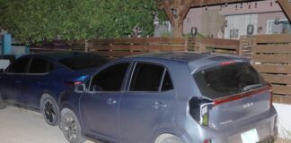 Accidente hit & run na Venezuelastraat, un auto a pasa dal 2 otro auto staciona!