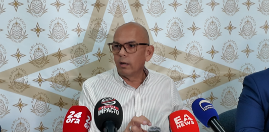 Otmar Oduber: “Problema di Aruba no ta over-tourism. Ta under-development”