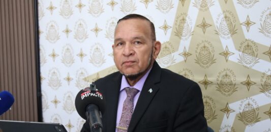 Parlamentario Endy Croes: Aruba ta perdiendo un oportunidad di oro den sector petrolero mientras Gobierno ta morto na soƱo; Merca ta yega na un deal di 100 aƱa pa maneha 65 mil miyon bari di zeta Venezolano