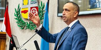 Parlamentario Dangui Oduber; Cinco crisis, un gobierno: E estado real di nos paisÂ