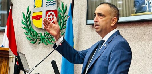 Parlamentario Dangui Oduber; Cinco crisis, un gobierno: E estado real di nos paisĀ