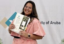 Sarai Carrion a gradua como Bachelor den Organization, Governance and Management (OGM)