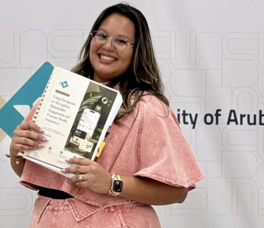 Sarai Carrion a gradua como Bachelor den Organization, Governance and Management (OGM)