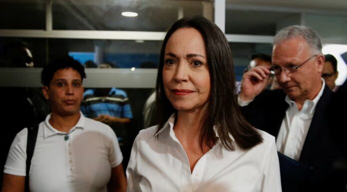 MARÍA CORINA MACHADO A INTENTA DRENTA VENEZUELA VIA ARUBA: EL’A WORDO BLOKIA NA TRES OCASION DEN ULTIMO 24 HORA