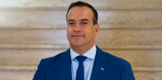 Minister Wever ta acerca mercado internacional pa informa y prepara pa financiamento pa paga debenan bieuw cu ta madura den 2027