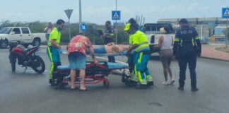 Dama herida den accidente di brommer ariba Rotonde di Balashi