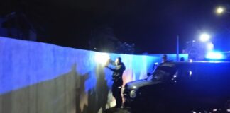 Nissan Cube a accidenta riba rotonde Tanki Leendert