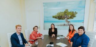 Minister Gerlien Croes y Alexandra van Huffelen di Radboud Universiteit a dialoga tocante cooperacion educativo, ‘brain gain’ y futuro di educacion den era digital