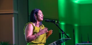 Parlamentario Stephany Sevinger: โAVP nunca tabata un solo persona. AVP ta un teamโ: Ehempel di Benny Sevinger y mensahe di Watty Vos ta marca su reflexionย
