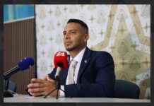 Parlamentario di AVP, Dennerich Kelly: “Aruba no por bira un luga unda nos por traha, pero no por biba”: Preocupacion di residentenan pa cu aumento di Short Term Vacation Rentals ta valido