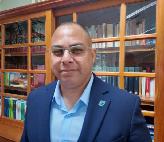 Parlamentario Eduard Pieters (PPA): “Gobierno tin placa pa show, pero no tin boluntad pa drecha nos camindanan y e automobilista ta paga miyones na impuesto”