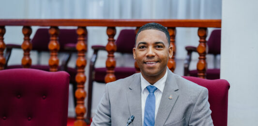 Parlamentario Hendrik Tevreden: “Hospital no por keda sin direccion: falta di liderazgo y vision di Minister Wyatt-Ras ta perhudica calidad di cuido na Aruba”