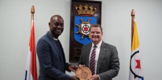 Ta sondea posibilidad di coopera den maneho di desperdicio: Prome Minister Eman y diputado Dennis Martinus ta dialoga riba cooperacion y prosperidad comparti entre Aruba y Boneiro