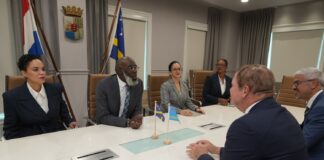 Durante reunion cu gobernador interino y Prome Minister di Corsou: Prome Minister Mike Eman ta destaca importancia di prosperidad comparti y cooperacion entre Aruba y Corsou